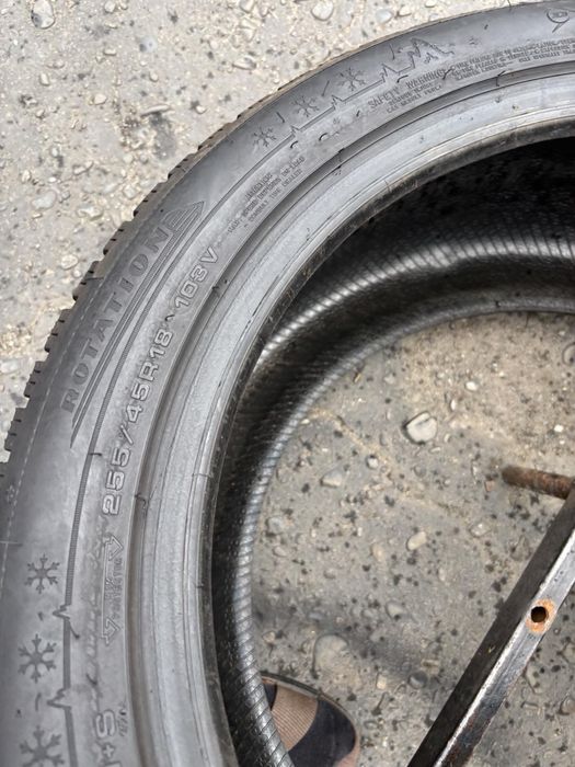 Шини 255/45 R18 Dunlop зима 2024 рік 8 мм