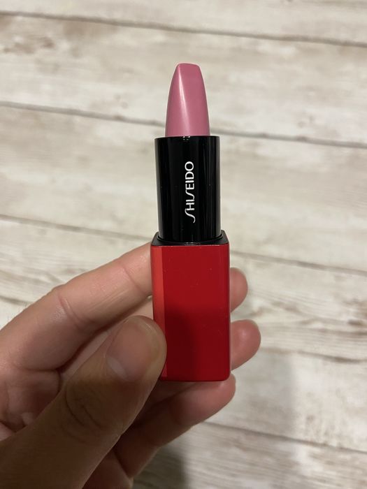 Помада Shiseido TechnoSatin