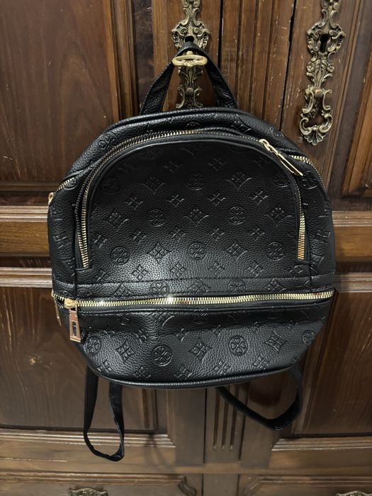 Mochila Guess equivalencia