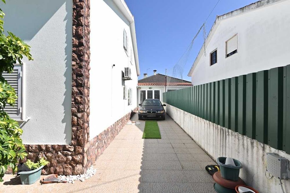 Moradia Totalmente  Isolada T3   c Piscina e sotao aproveitado