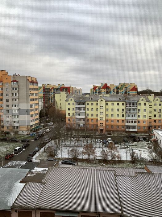 Здається окрема кімната для дівчини, без проживання власників