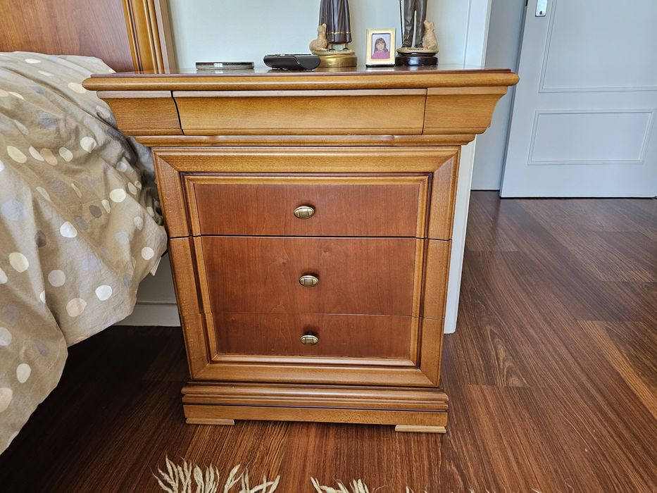 Conjunto de quarto em cerejeira