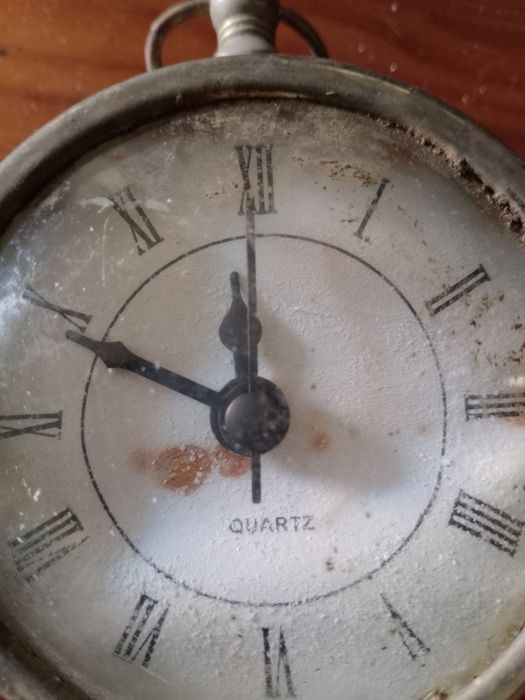 Antique silver clock423864984268984321