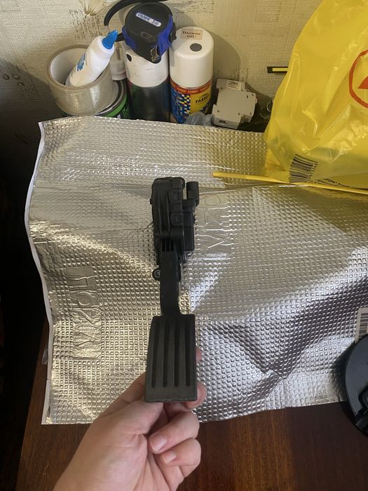 Б/У  педаль газа ford focus . 6d 04r оригинал