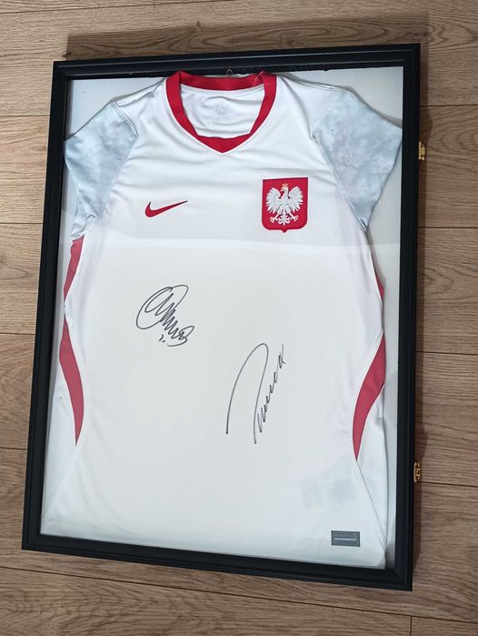 Koszulka Nike w ramce z podpisami Jerzego Dudka i Łukasza Piszczka