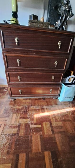 Cómoda em mogno 4 gavetas