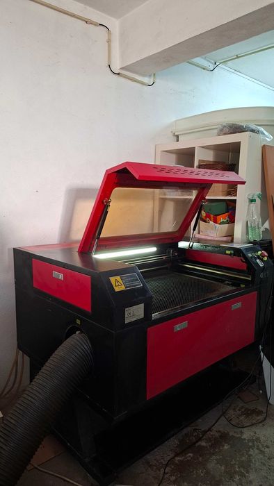 maquina de corte e gravação a laser