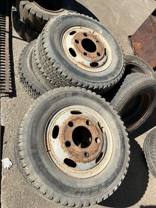 Conjunto de jantes e pneus Toyota Dyna BU30