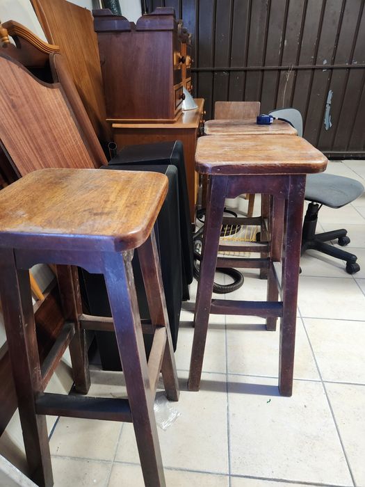 Conjunto de bancos altos