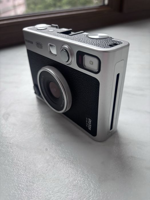 Фотокамера миттєвого друку (полароид) Fujifilm Instax Mini Evo Black