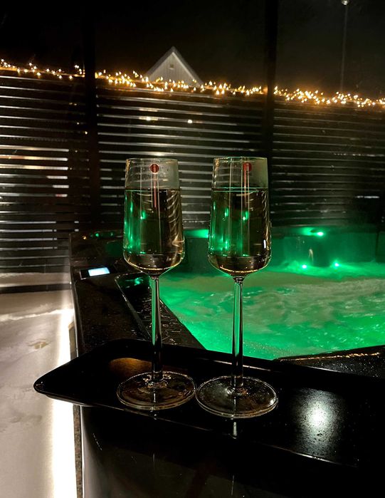 Wanna Jacuzzi Viskan BJORKO – Luksusowy hydromasaż dla 7 osób, 49 dysz