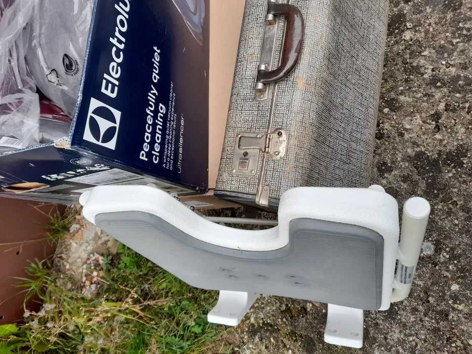 Krzesełko pod prysznic składane.