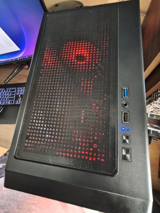Komputer AMD Ryzen micro Tower PC z Windowsem gotowy do użytku