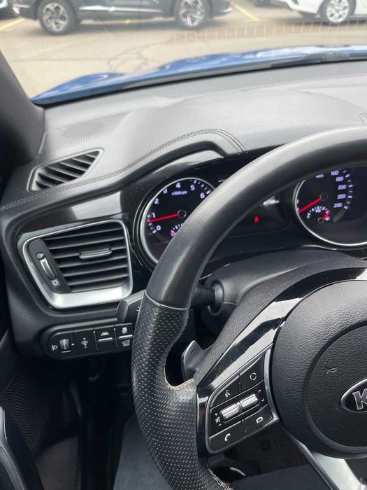 Kia ProCeed офіційне авто.