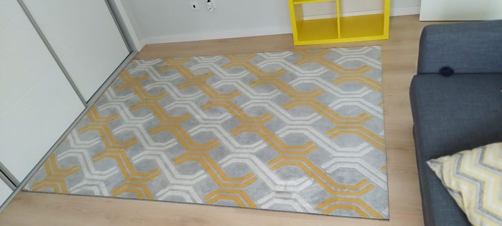 Tapete muito pouco usado