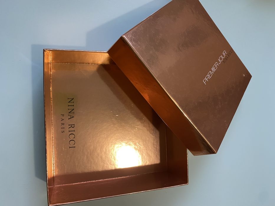 Коробка декоративна картонна Nina Ricci дуже плотна
