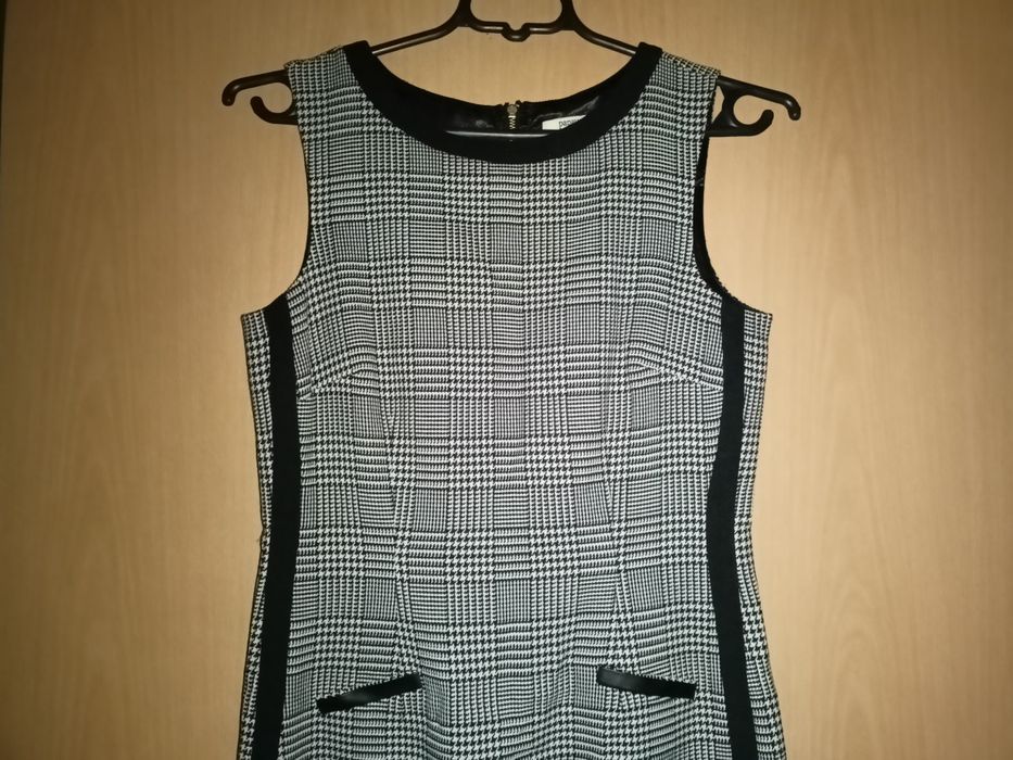 Czarno biała sukienka w pepitkę Papaya r. 38