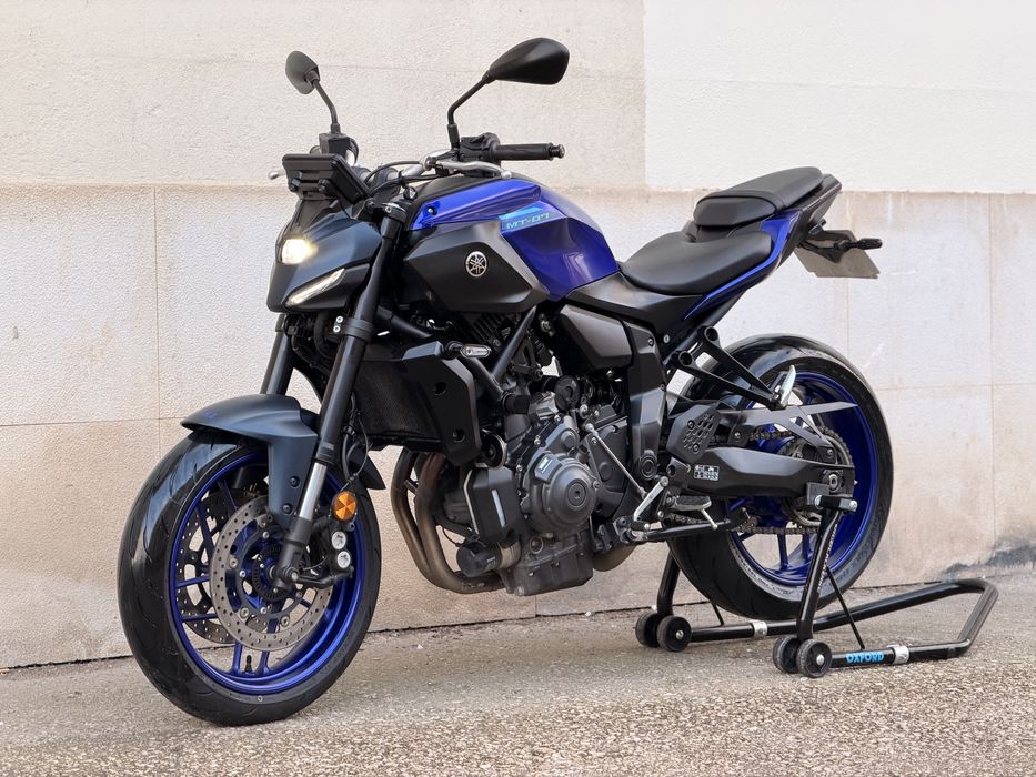 YAMAHA MT-07 2025, 35kW- Akrapovic Carbono!