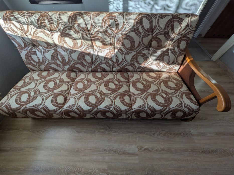 Oddam za darmo dwie kanapy oraz komodę