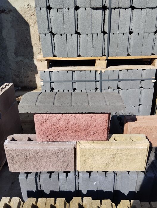 Блоки будівельні, на паркан та опалубку.