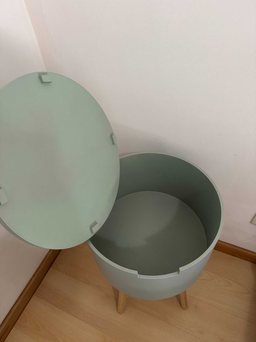 Mesas de cabeceira com tampa