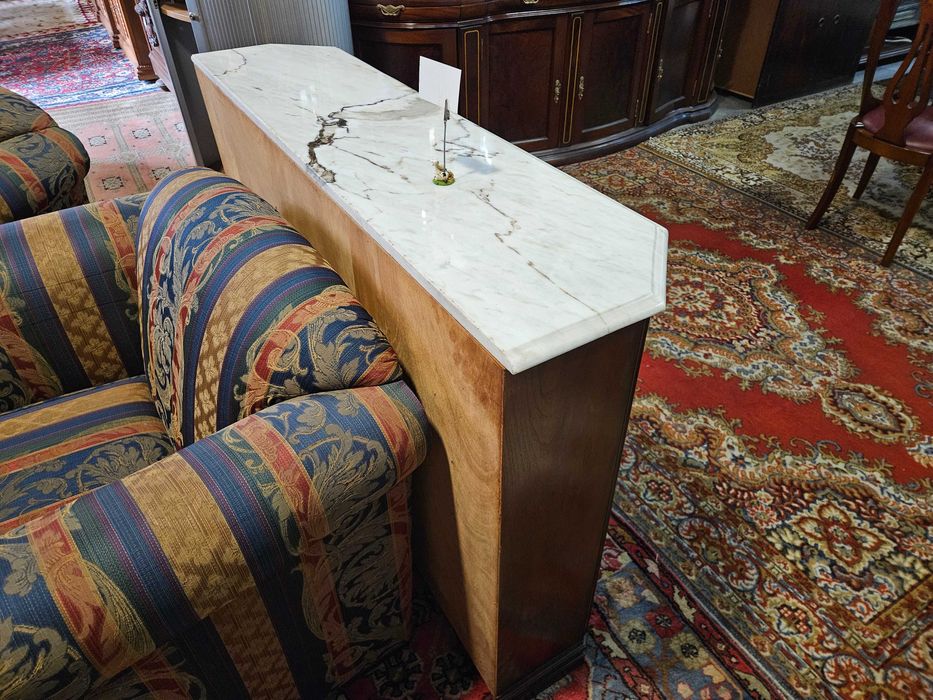 Consola em madeira com tampo em pedra - Muito bom