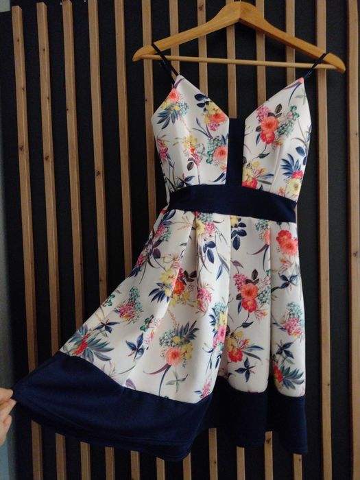 Zestaw 12 ubrań damskich S/M-sukienki, spódniczki, spodenki+ gratis