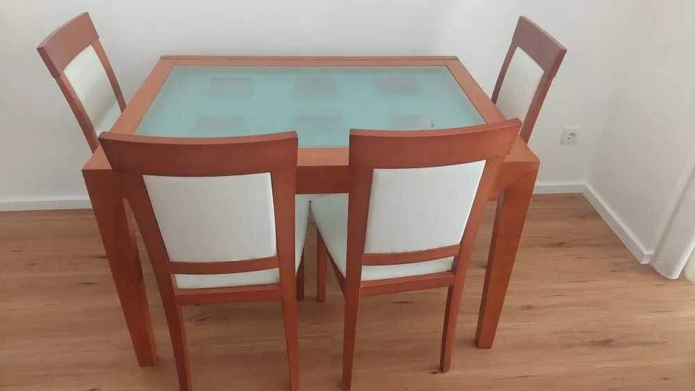 Conjunto de mesa de jantar extensível e 4 cadeiras