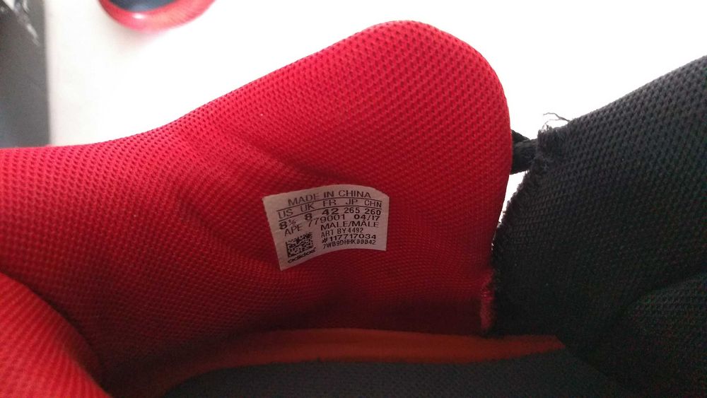 Sapatilhas de basquetebol de cano alto Adidas, como NOVAS!