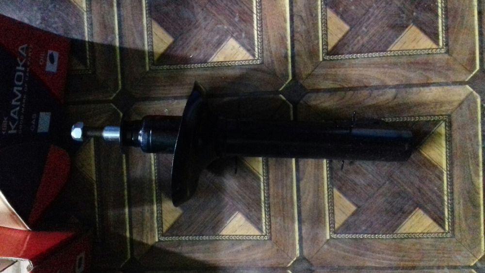 Стойки передні.нові.