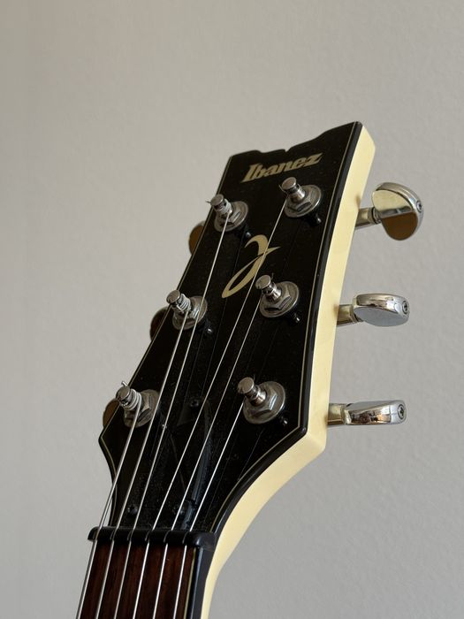 Guitarra Elétrica Ibanez ART100