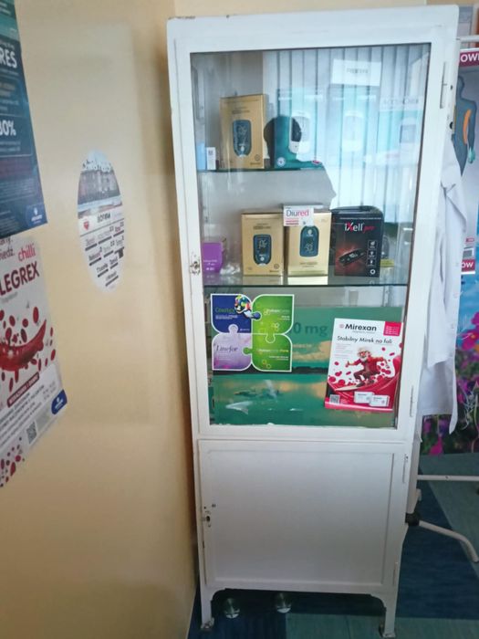 Witryna szklana medyczna PRL