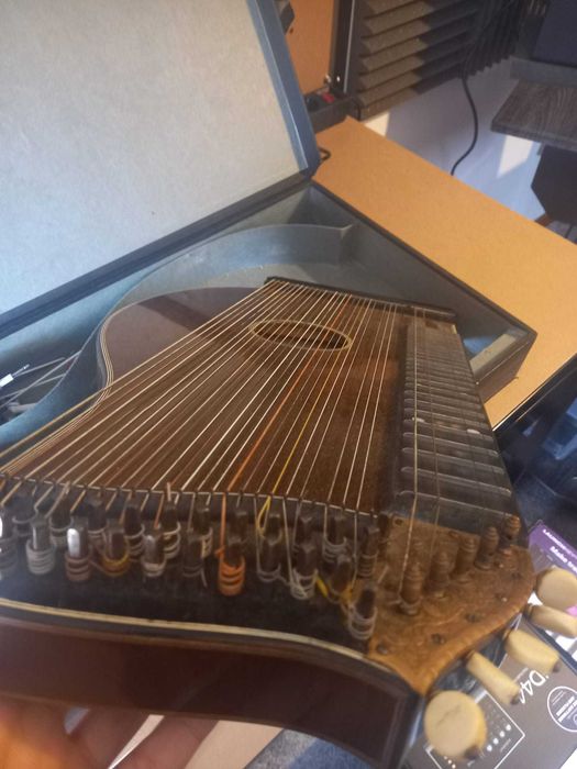 Instrumento de cordas - Cítara Antiga