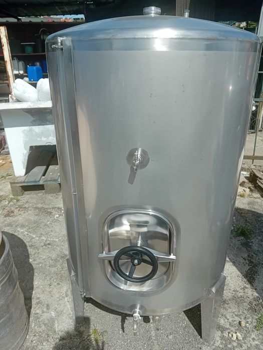 Cubas inox para por vinho ou agua medida 500 litros  e 250 litros