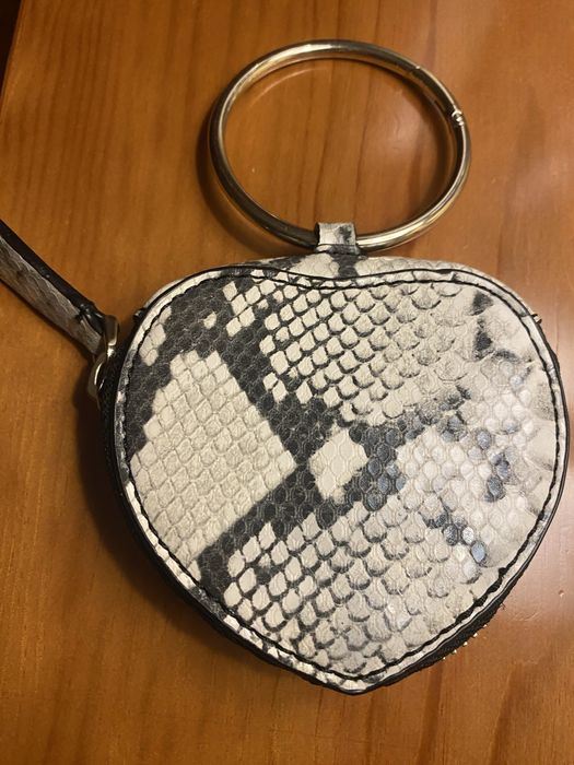 Porta Porta moedas Guess, em muito bom estado