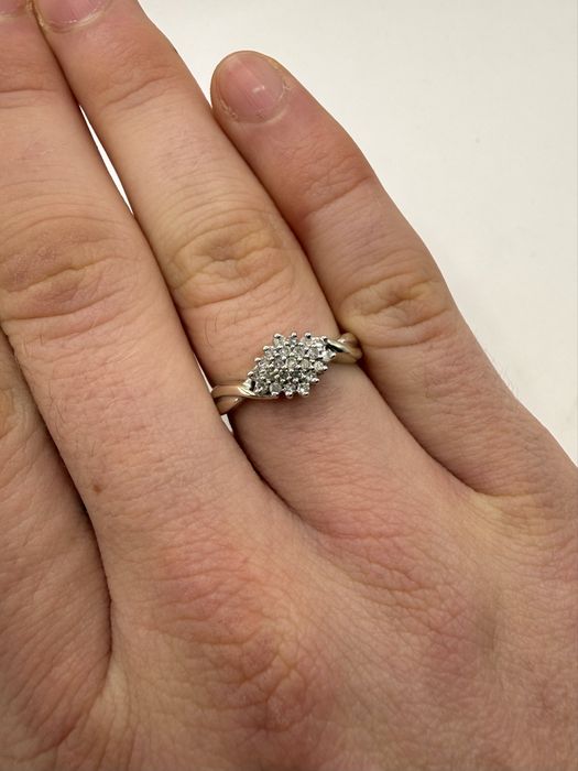 Złoty pierścionek z diamentami 0,25ct