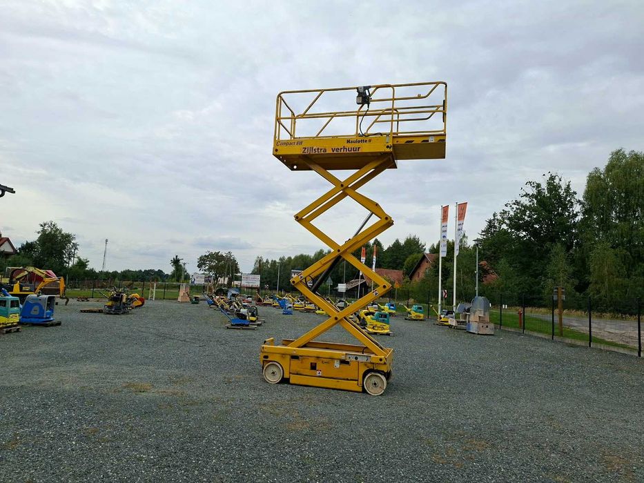 Haulotte Compact 8W 2002 | Podnośnik nożycowy | Zwyżka elektryczna | Nowe akumulatory (Genie)