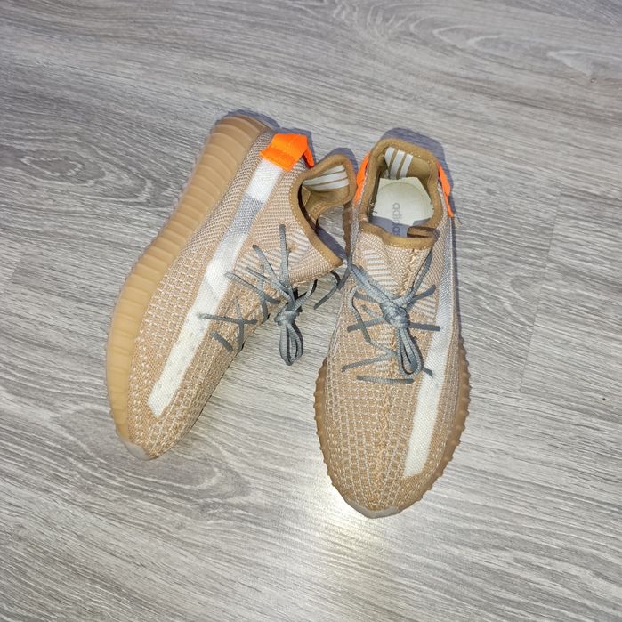 Кросівки Adidas Yeezy Boost 350 V2 Tail Light