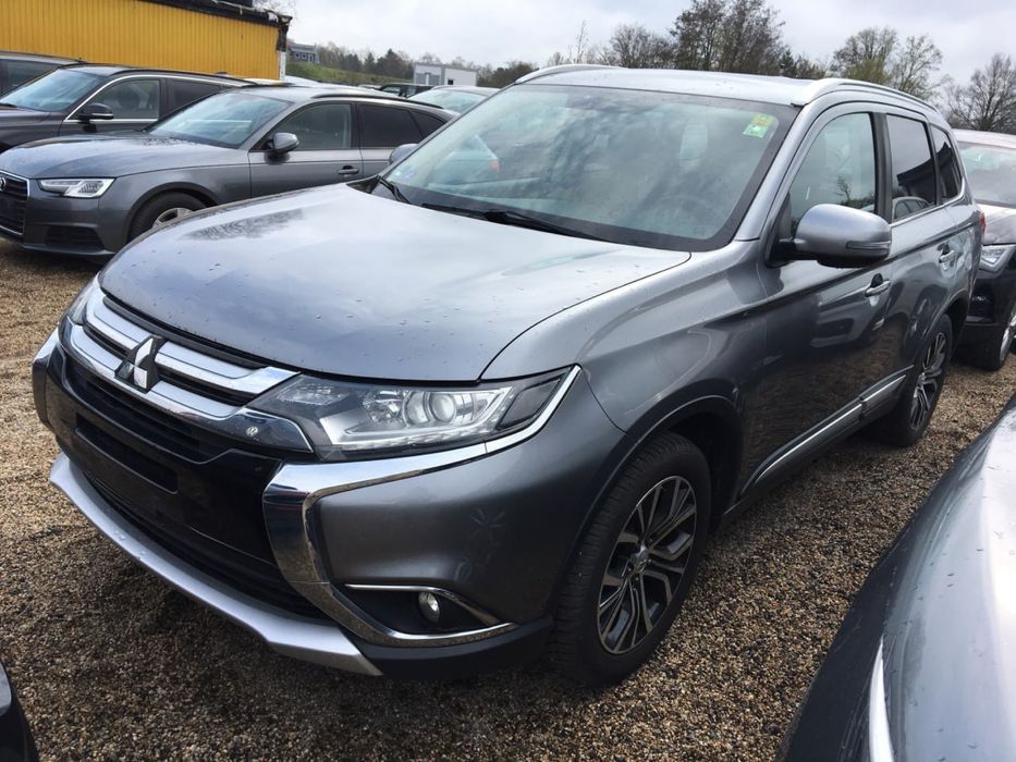 Mitsubishi Outlander PHEV Plus 4WD Plug-In Hybrid,