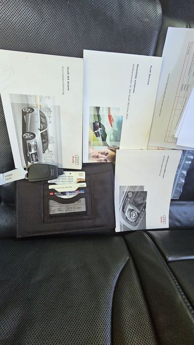Автомобіль Audi A4 B8