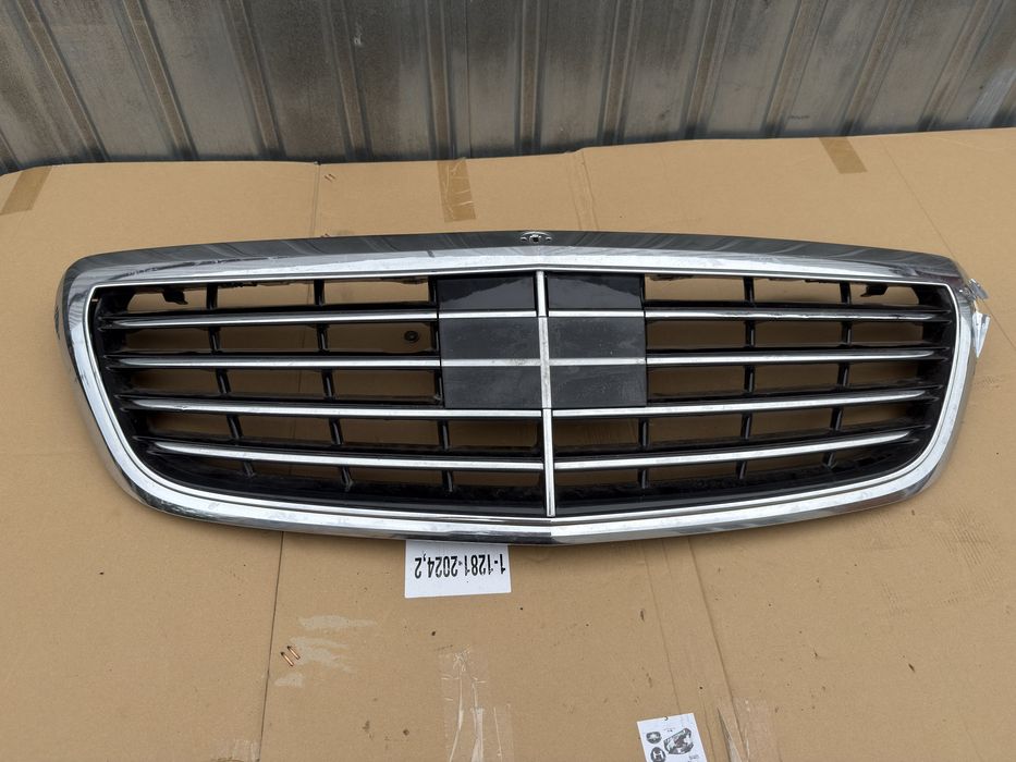 Решетка радиатора Mercedes W222