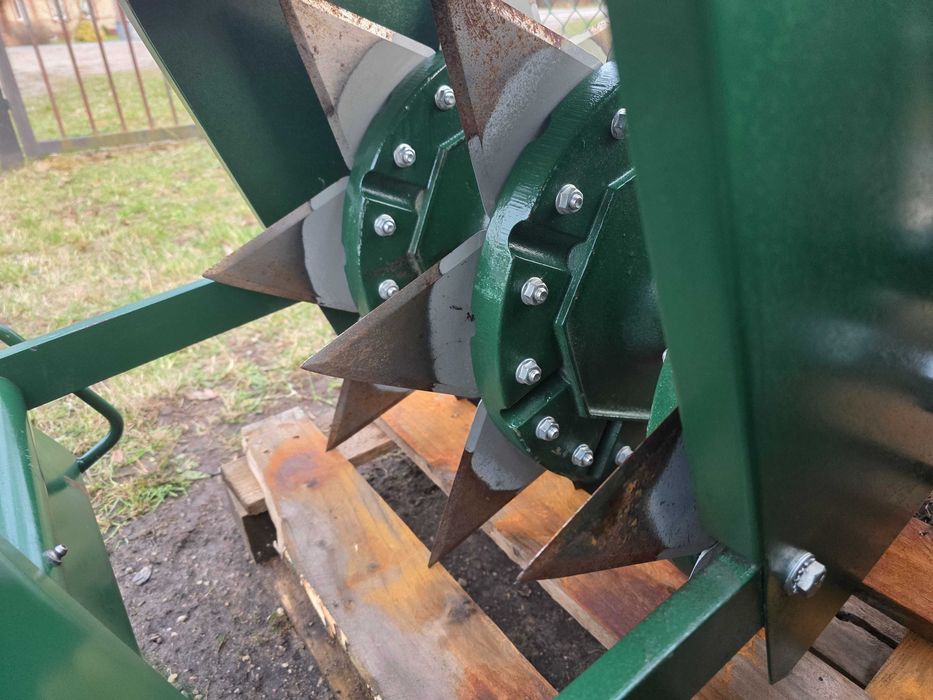 Napowietrzanie Toro SISIS Aerator John Deere Wertykulator WIEDENMANN Redexim kolce Rink Aerator pasywny Cushman Szerokość robocza 110 cm