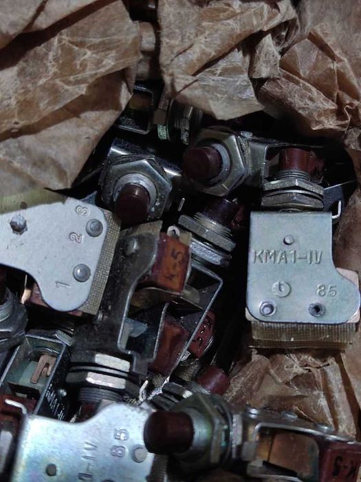 Выключатель для настольной лампы.