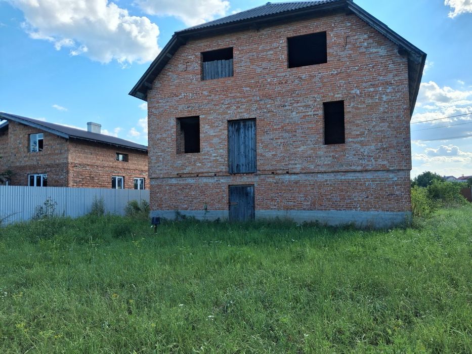 Продам не завершену будівлю