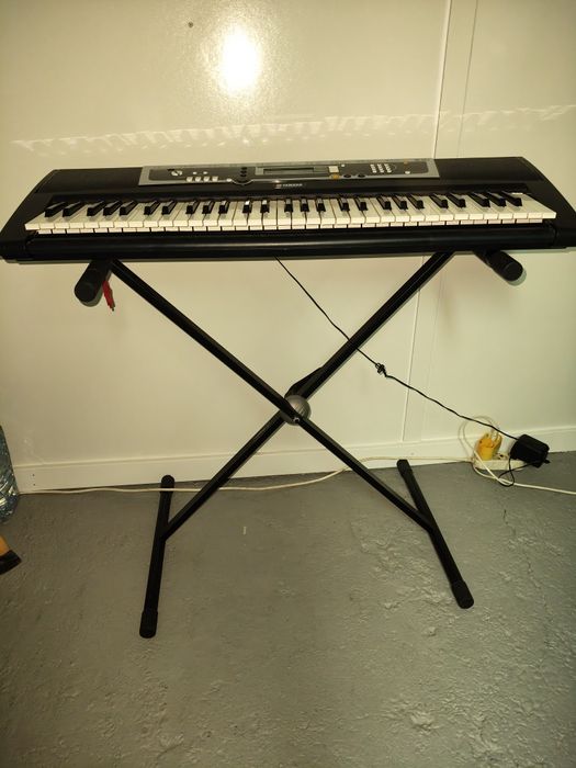 Órgão eletrônico Yamaha
