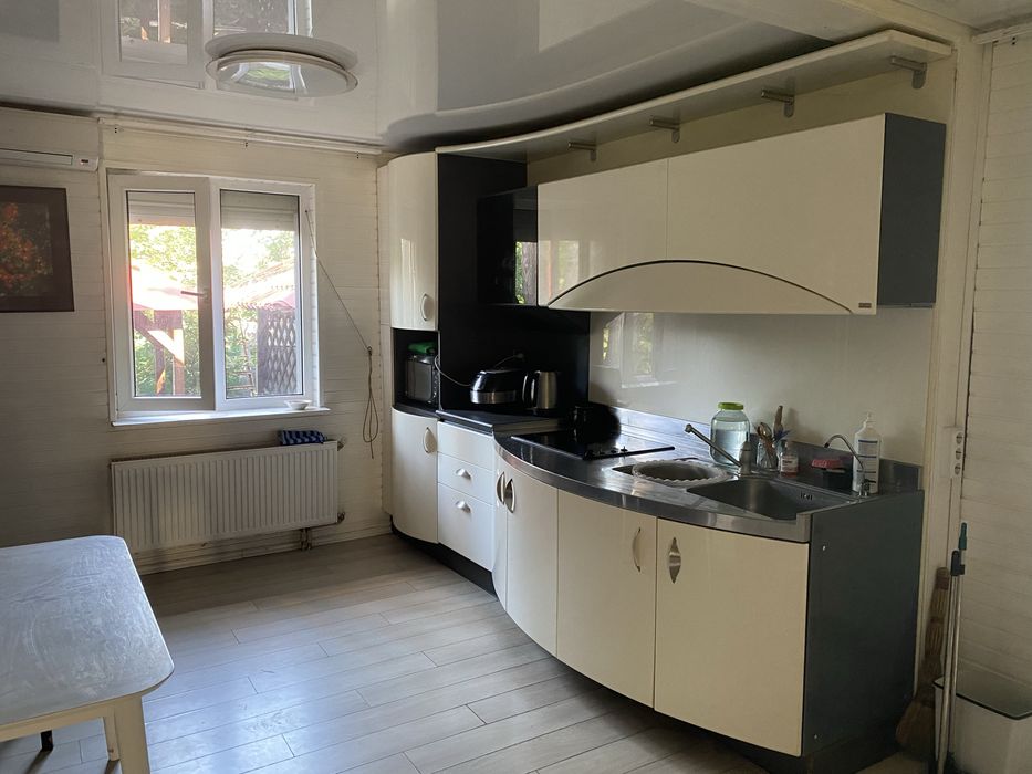 Продам  затишний будинок біля озера, Глеваха 30 км от Києва