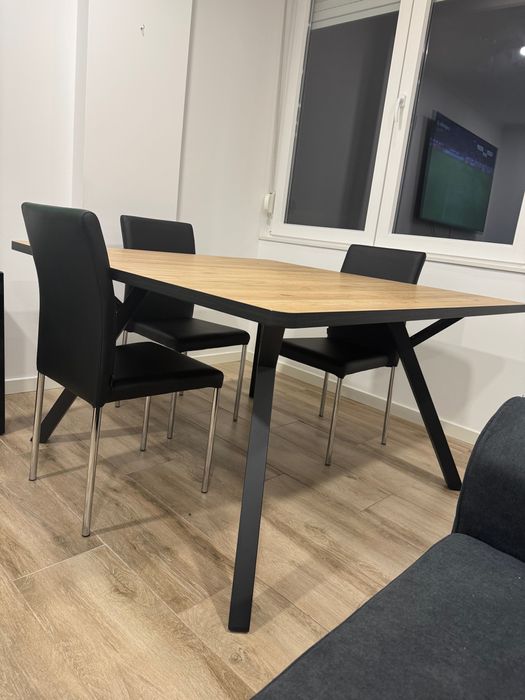 Mesa de jantar Super resistente e elegante.