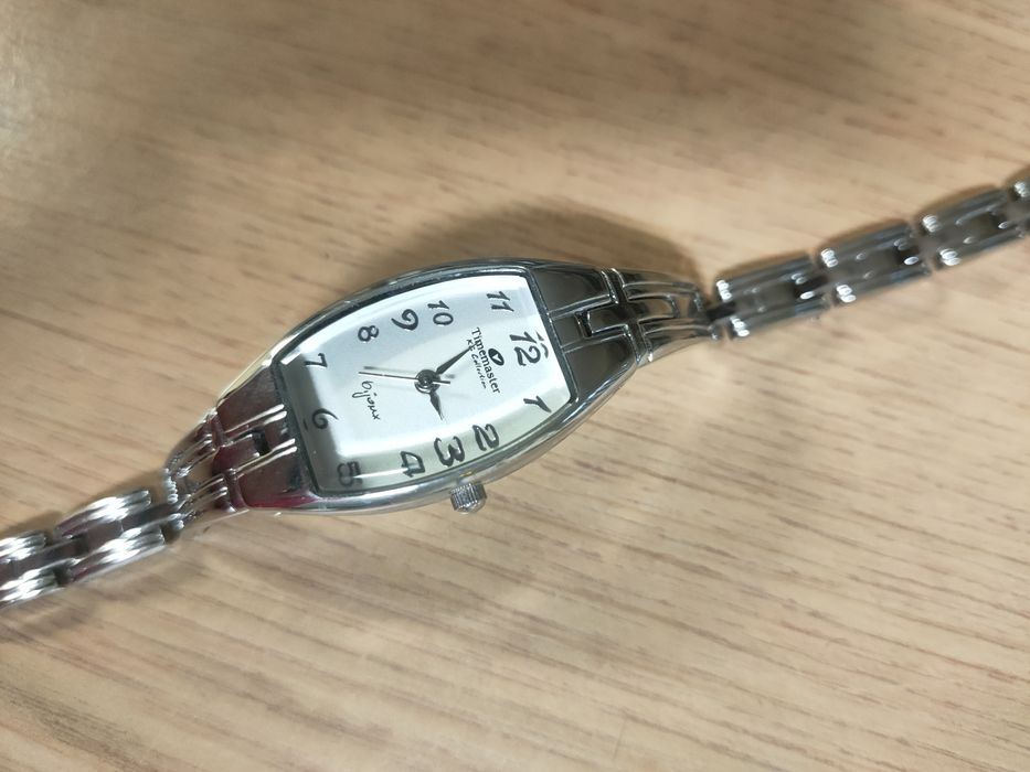 Zegarek damski w stylu bransoletki