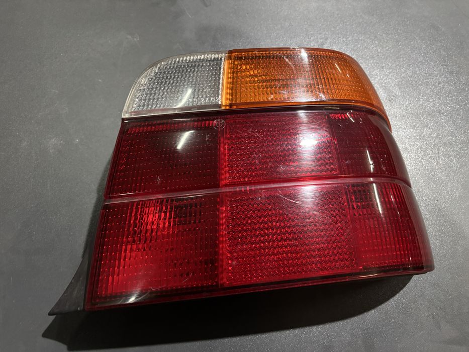 Lampa prawy tył BMW E36 compact