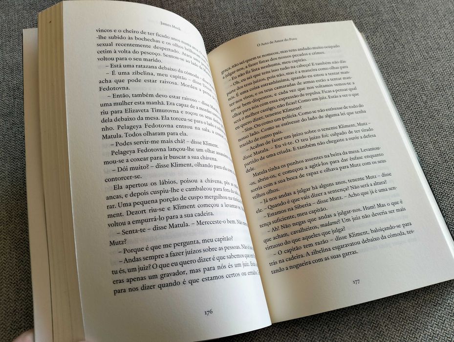 Livro "O acto de amor do povo" James Meek